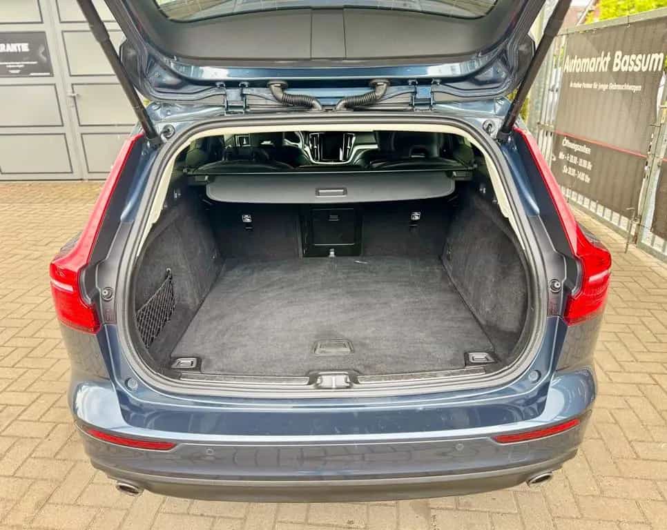 Volvo V60 Momentum Pro Aut. *LED*RKam*Navi*HarmanKardo 11/2020-photo-29