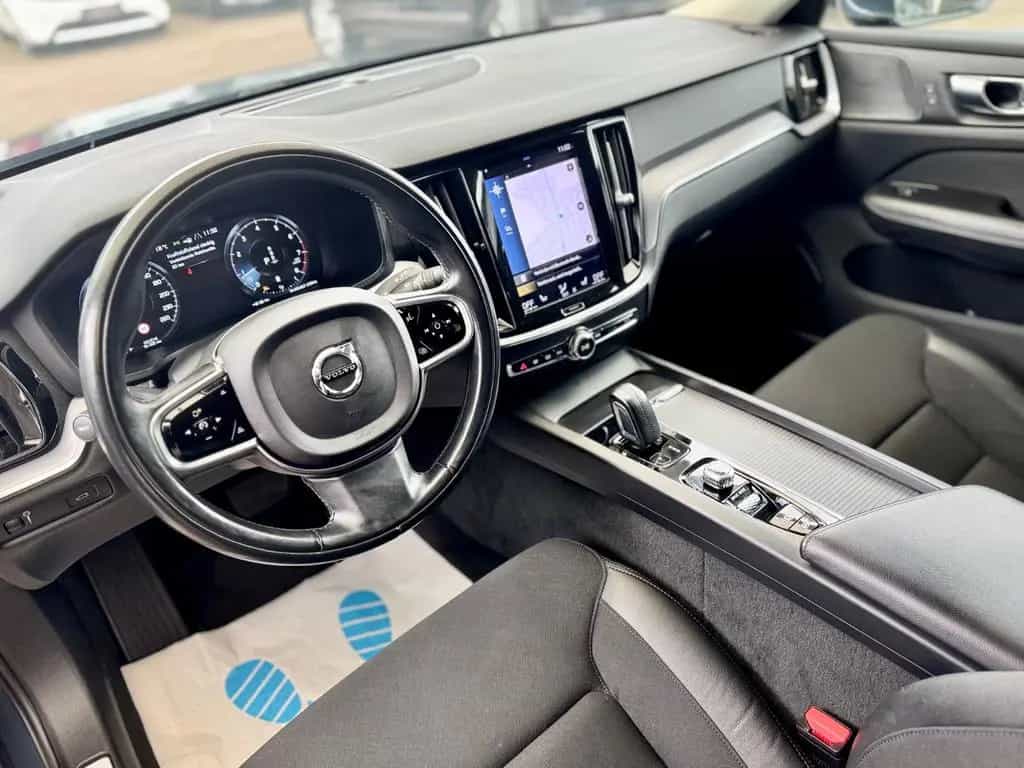Volvo V60 Momentum Pro Aut. *LED*RKam*Navi*HarmanKardo 11/2020-photo-8