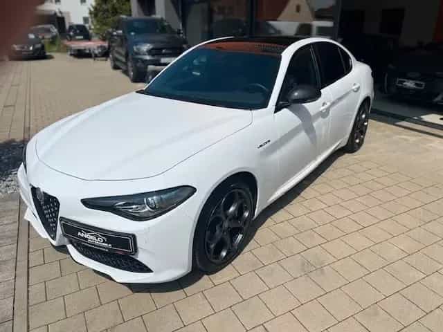 Alfa Romeo Giulia 2,0 Turbo16V Veloce Q4*Pano*LED*Leder* 09/2021-photo-1
