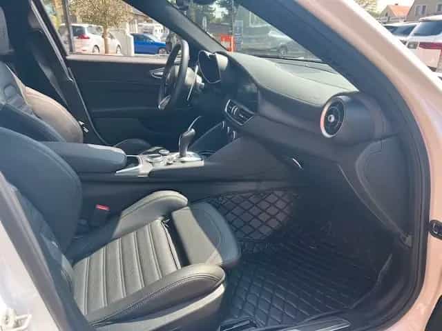 Alfa Romeo Giulia 2,0 Turbo16V Veloce Q4*Pano*LED*Leder* 09/2021-photo-18