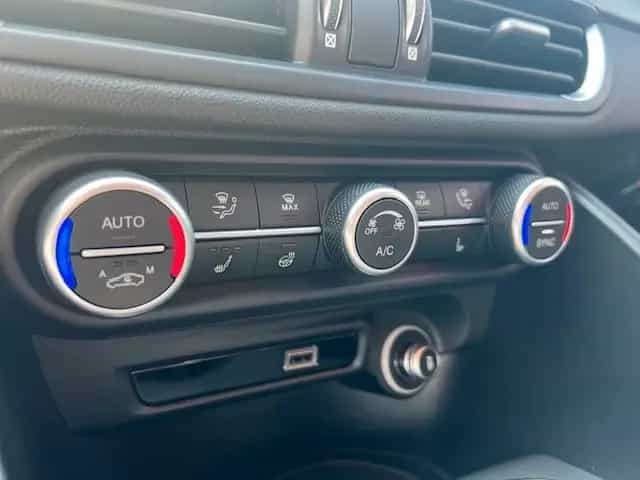 Alfa Romeo Giulia 2,0 Turbo16V Veloce Q4*Pano*LED*Leder* 09/2021-photo-27