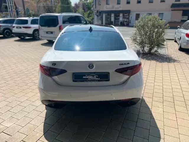 Alfa Romeo Giulia 2,0 Turbo16V Veloce Q4*Pano*LED*Leder* 09/2021-photo-9