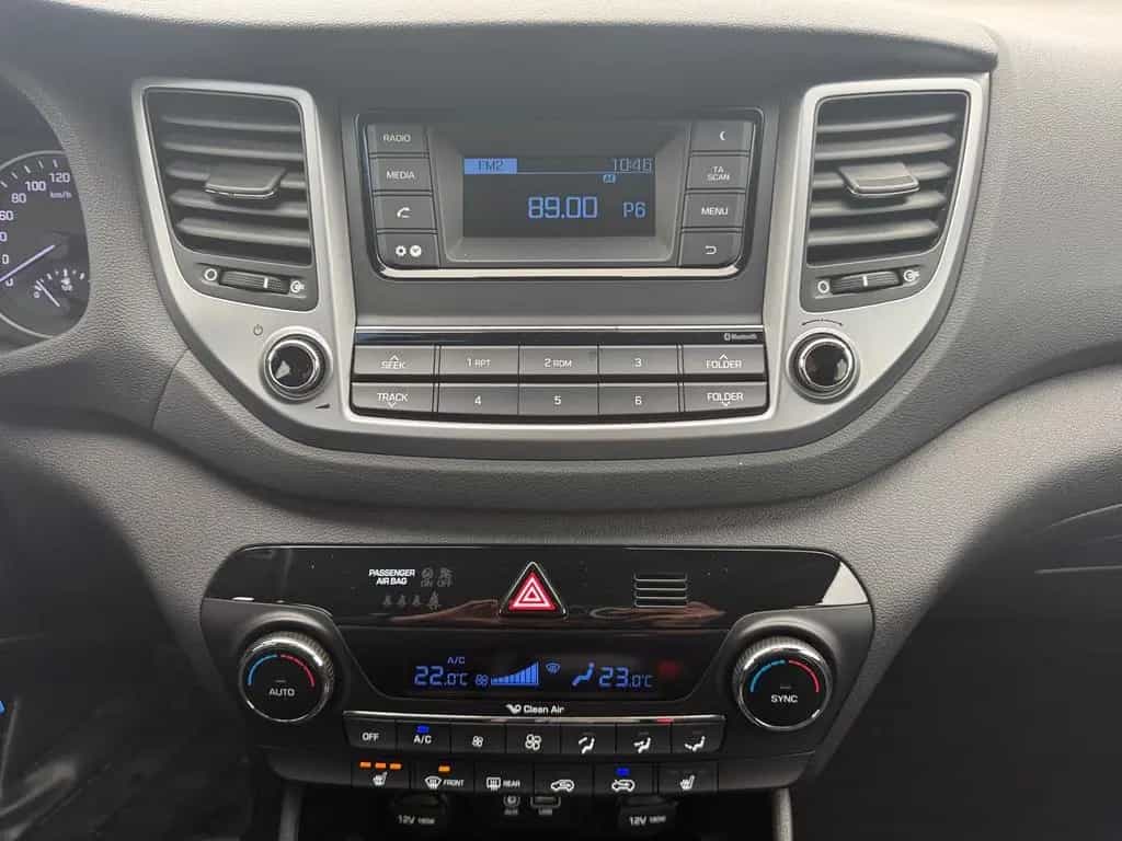 Hyundai TUCSON 1.6 T-GDI Autom. 25 Jahre 4WD AWD PDC AUX 04/2016-photo-22