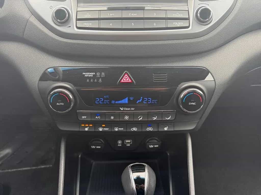 Hyundai TUCSON 1.6 T-GDI Autom. 25 Jahre 4WD AWD PDC AUX 04/2016-photo-23