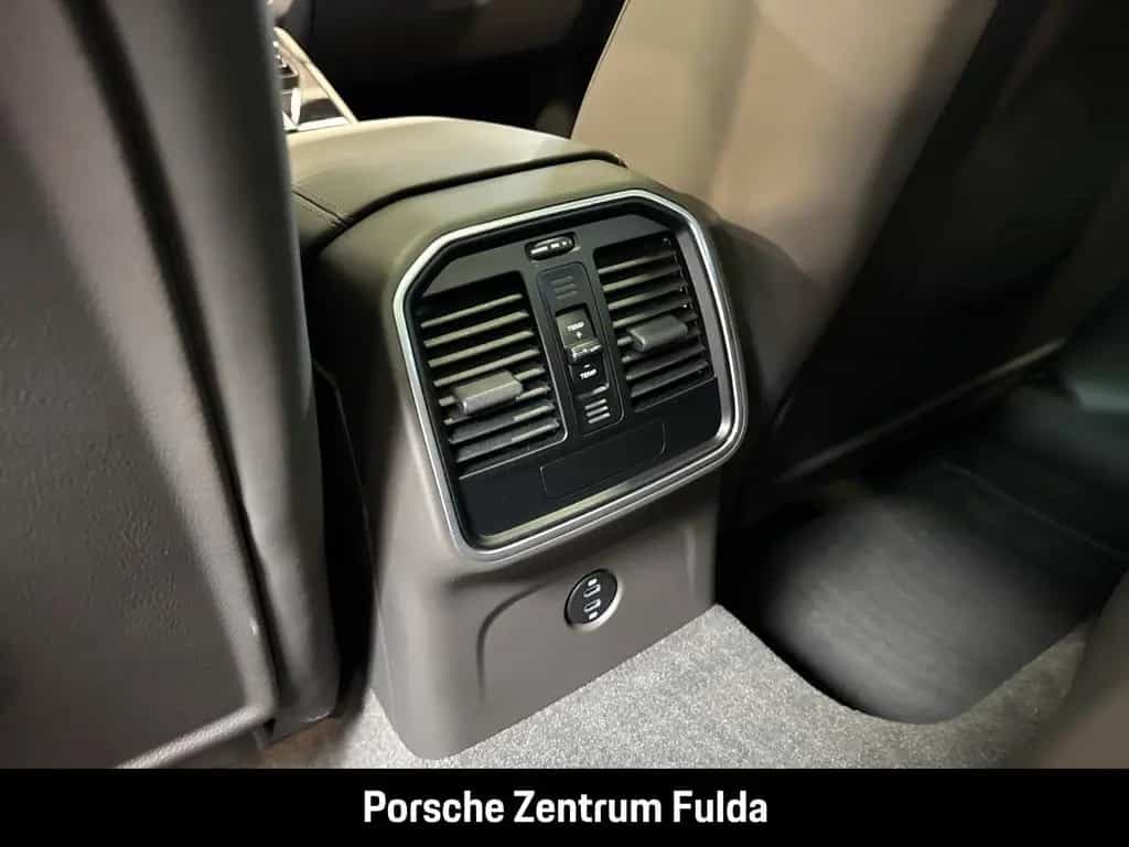Porsche Macan T Abstandstempomat Luftfederung PASM BOSE 05/2023-photo-29