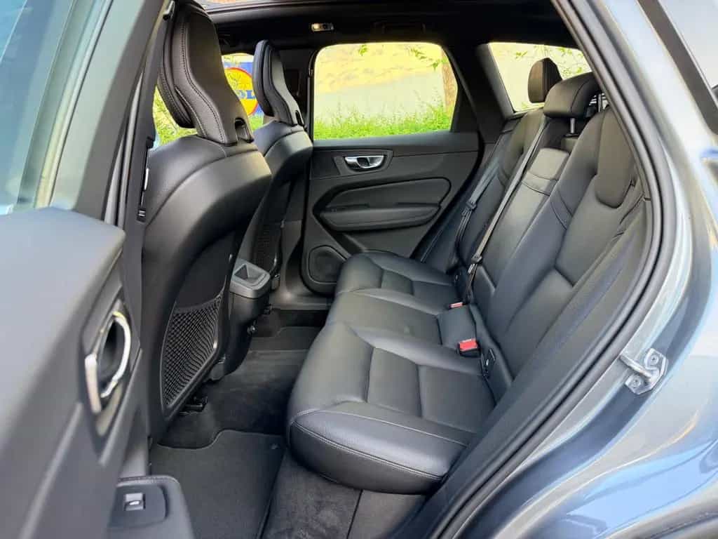 Volvo XC60 Inscription AWD V.Leder Pano Alus 1.Hand 11/2018-photo-7
