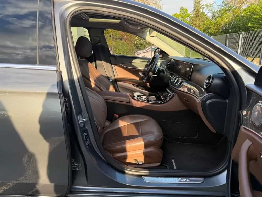 Mercedes-Benz E 350 d AMG Line TÜV NEU*Autom.*2 Hand*Widescreen 11/2017-photo-14