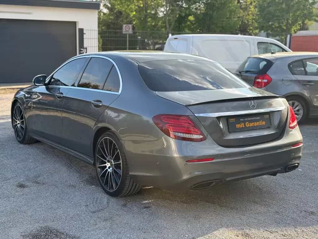 Mercedes-Benz E 350 d AMG Line TÜV NEU*Autom.*2 Hand*Widescreen 11/2017-photo-3