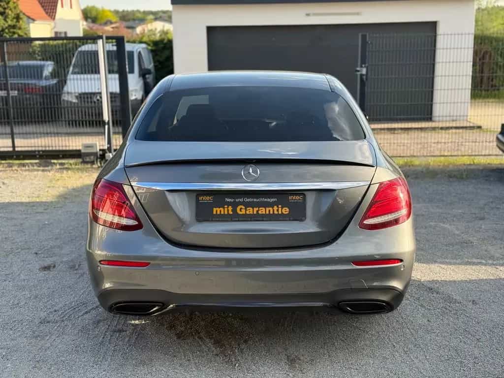 Mercedes-Benz E 350 d AMG Line TÜV NEU*Autom.*2 Hand*Widescreen 11/2017-photo-4