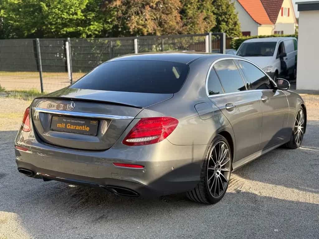Mercedes-Benz E 350 d AMG Line TÜV NEU*Autom.*2 Hand*Widescreen 11/2017-photo-5
