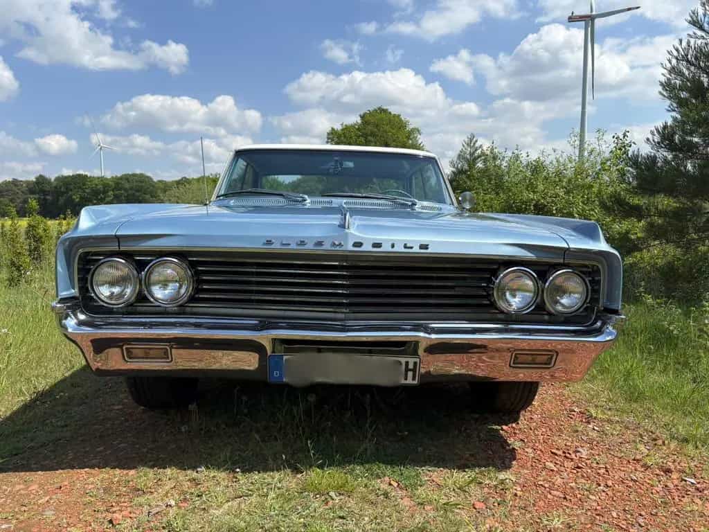 Oldsmobile Other Dynamic 88 Holiday 4-Door Sedan 07/1963-photo-2
