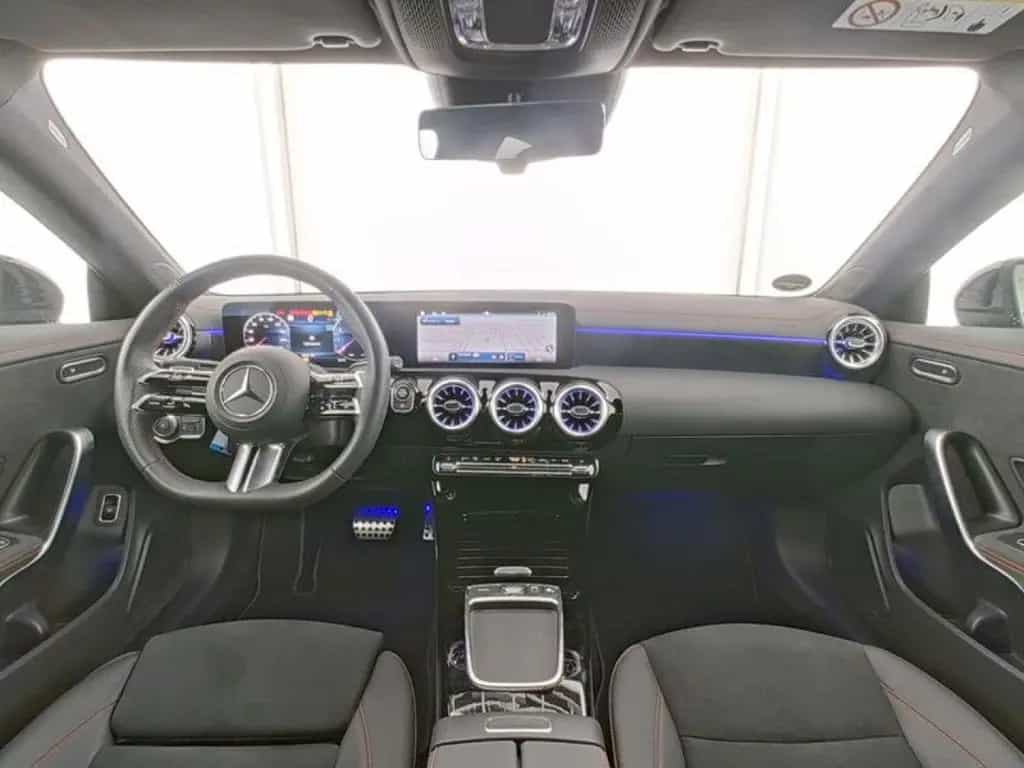 Mercedes-Benz CLA 200 +AMG+NIGHT+19"+KEYLESS+KAMERA+TOTWINKEL+ 04/2025-photo-5