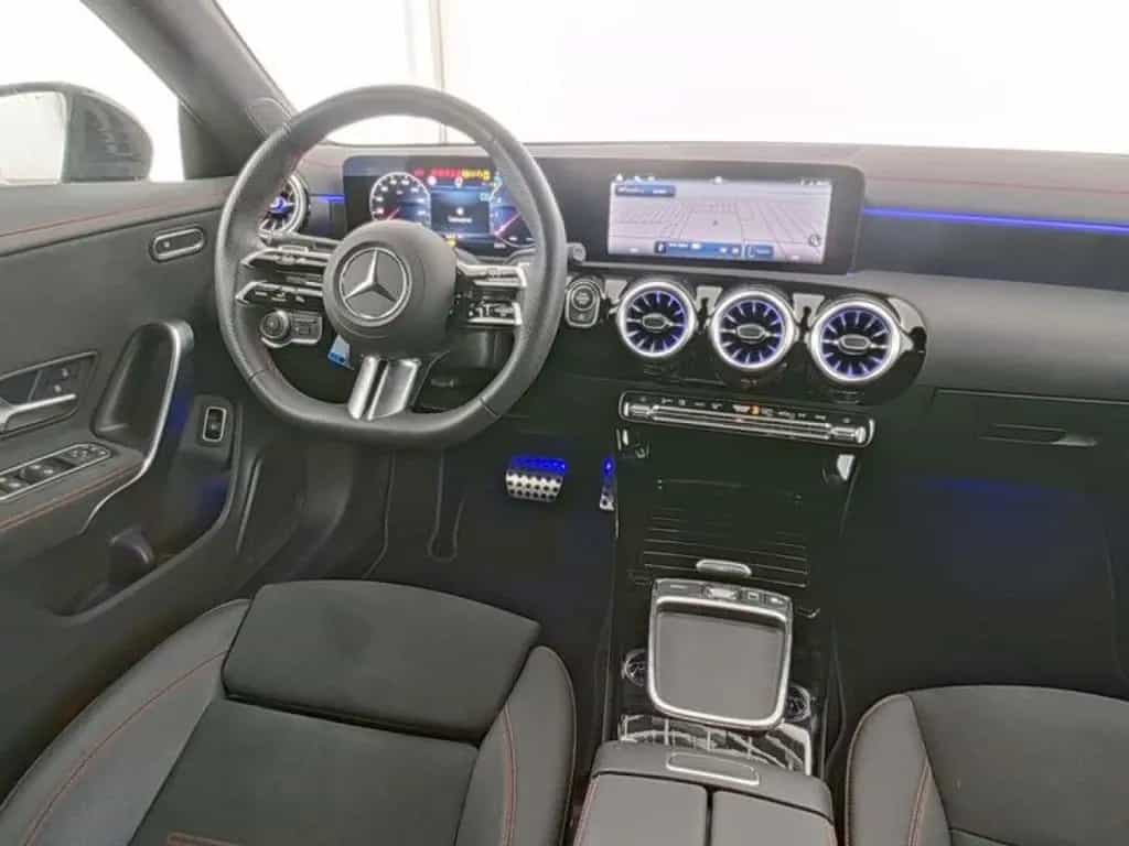 Mercedes-Benz CLA 200 +AMG+NIGHT+19"+KEYLESS+KAMERA+TOTWINKEL+ 04/2025-photo-6
