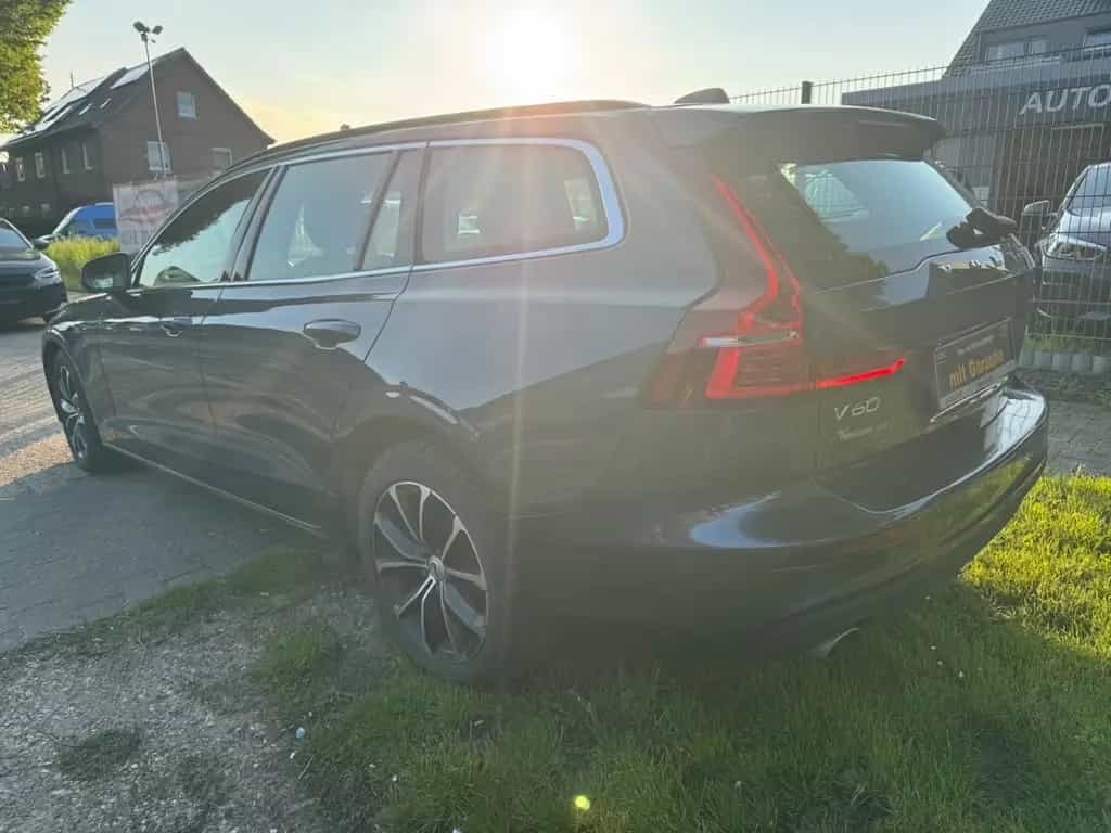 Volvo V60 Kombi Momentum Pro Core*1.Hand*Lenkrad Heizu 03/2022-photo-3