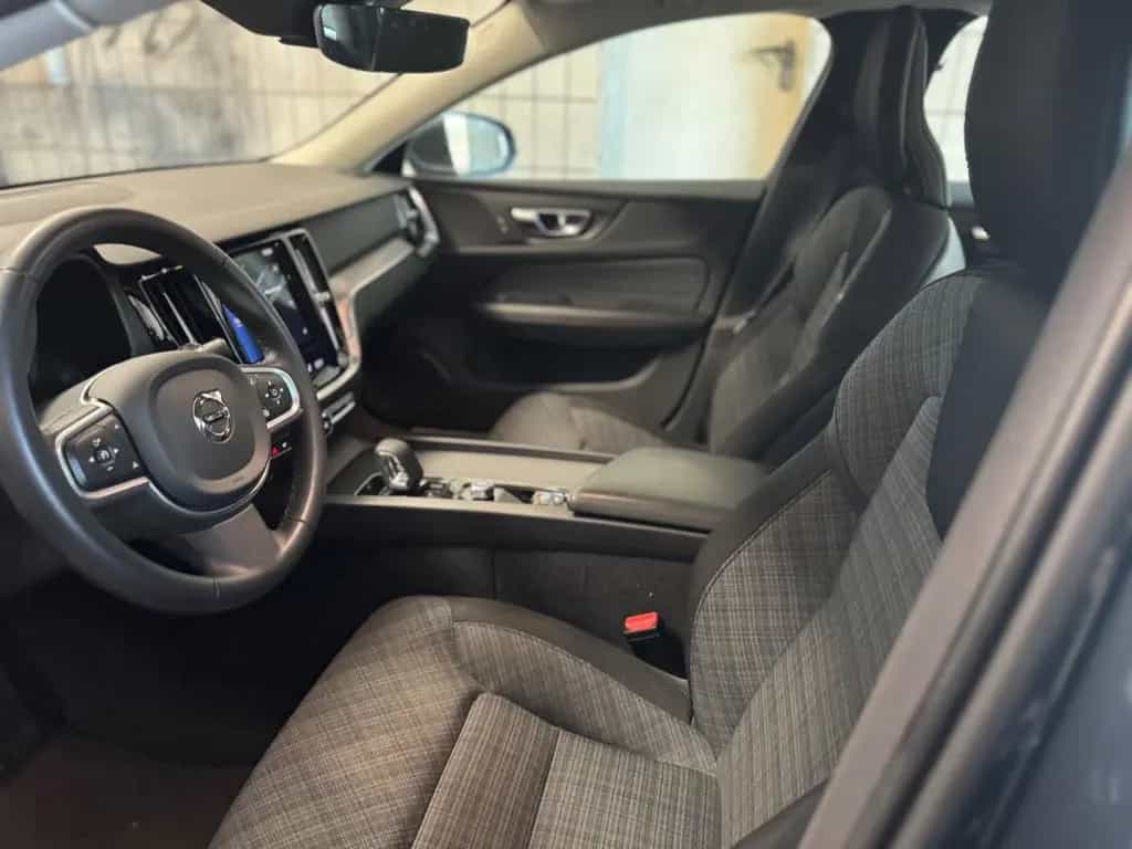 Volvo V60 Kombi Momentum Pro Core*1.Hand*Lenkrad Heizu 03/2022-photo-9