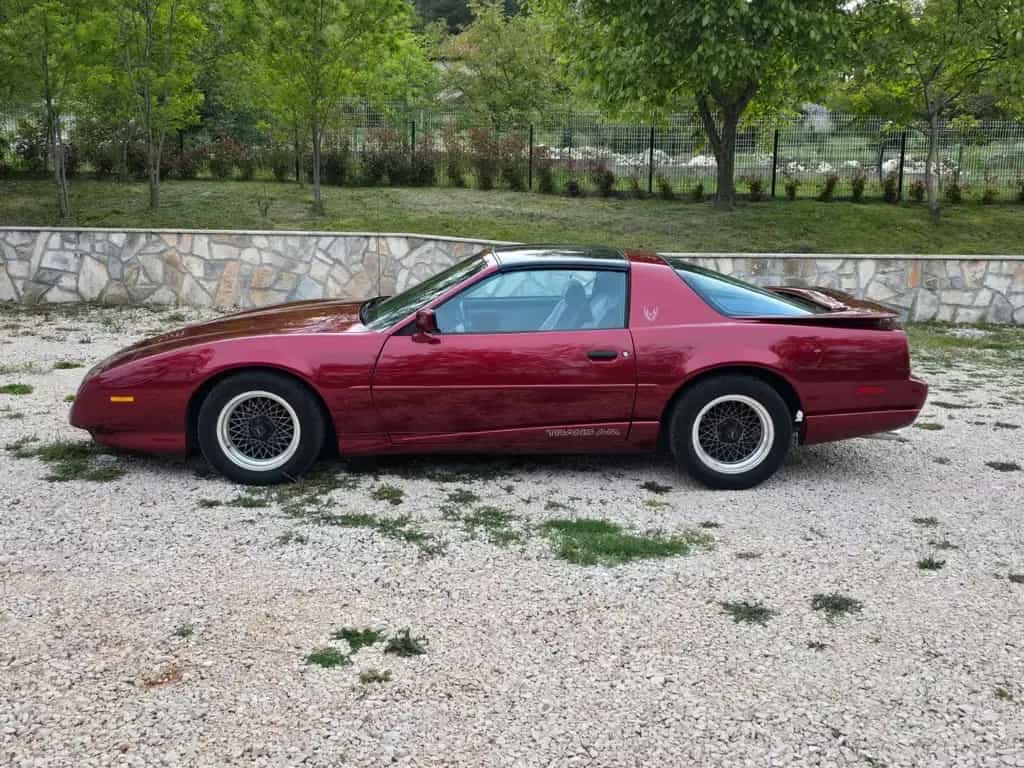 Pontiac Trans Am 01/1991-photo-1