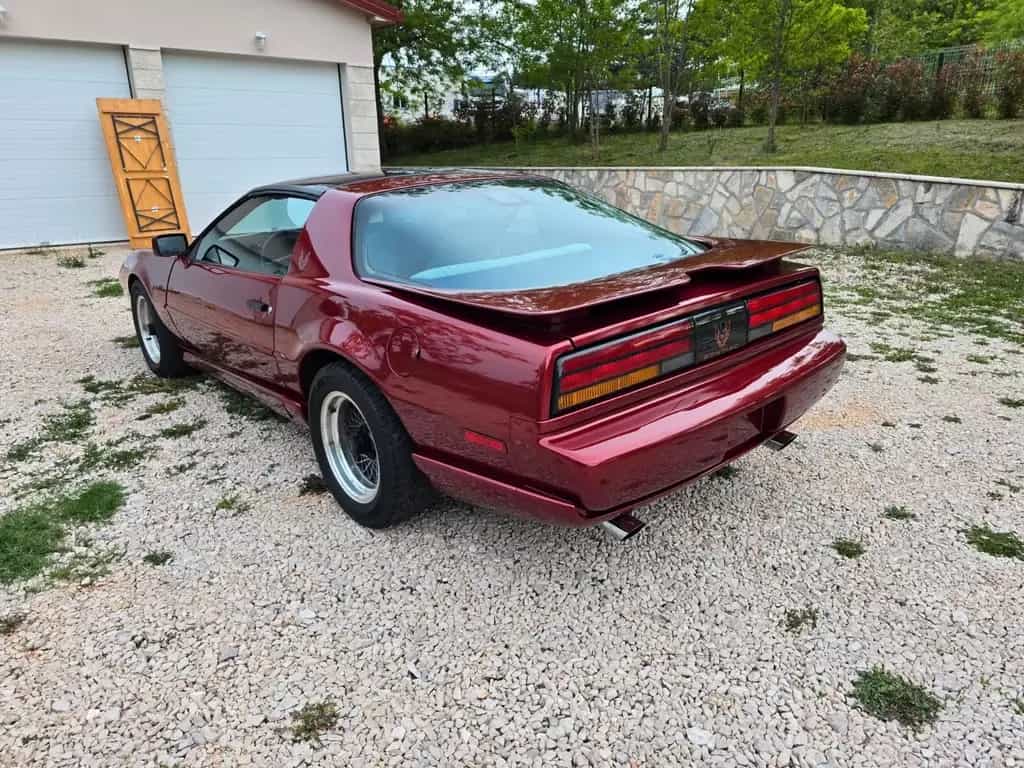 Pontiac Trans Am 01/1991-photo-8
