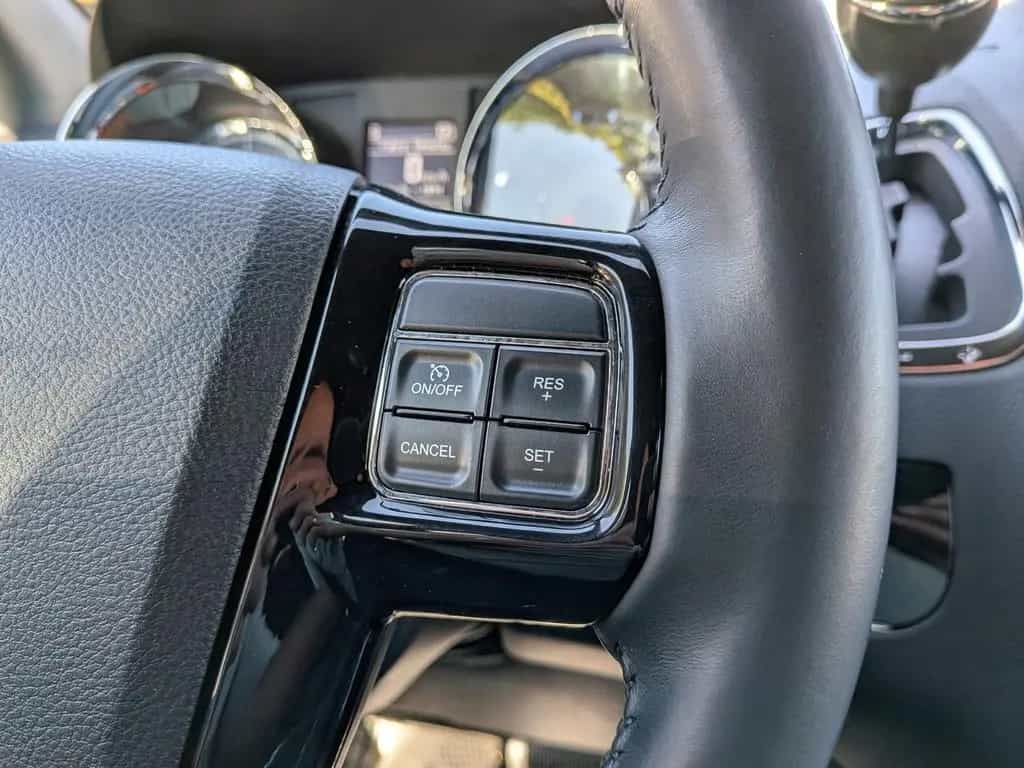Lancia Voyager S 2.8 CRD 7 Sitze Navi TÜV Neu+Garantie 04/2015-photo-21