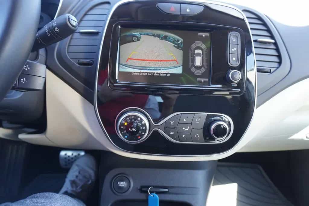 Renault Captur 1.3 TCe 150 AT LED Navi Panorama 10/2019-photo-15