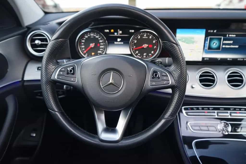 Mercedes-Benz E 200 E200 T-Modell Avantgarde LED Navi 360° Panorama 03/2017-photo-17