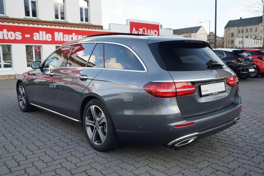Mercedes-Benz E 200 E200 T-Modell Avantgarde LED Navi 360° Panorama 03/2017-photo-3