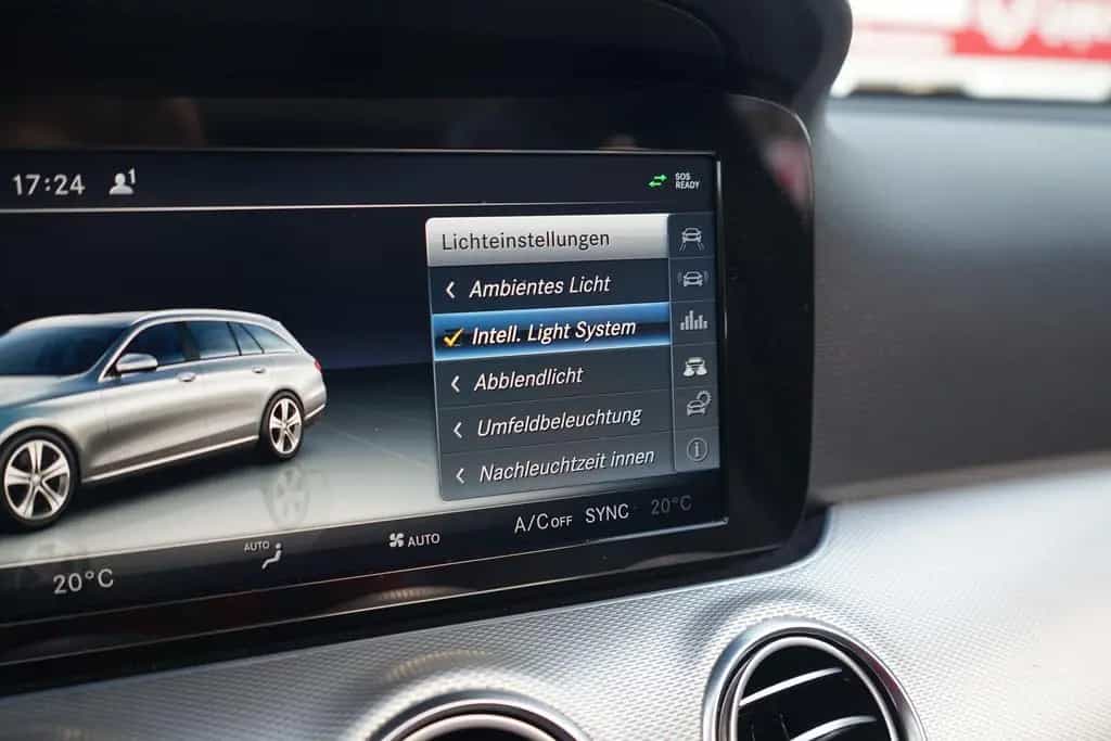 Mercedes-Benz E 200 E200 T-Modell Avantgarde LED Navi 360° Panorama 03/2017-photo-38