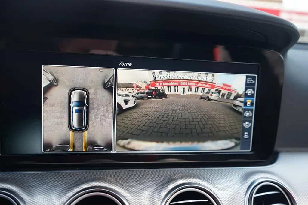 Mercedes-Benz E 200 E200 T-Modell Avantgarde LED Navi 360° Panorama 03/2017-photo-40
