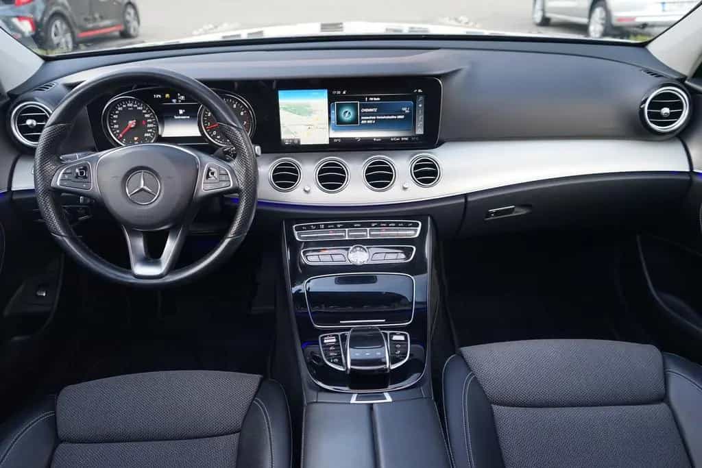 Mercedes-Benz E 200 E200 T-Modell Avantgarde LED Navi 360° Panorama 03/2017-photo-9