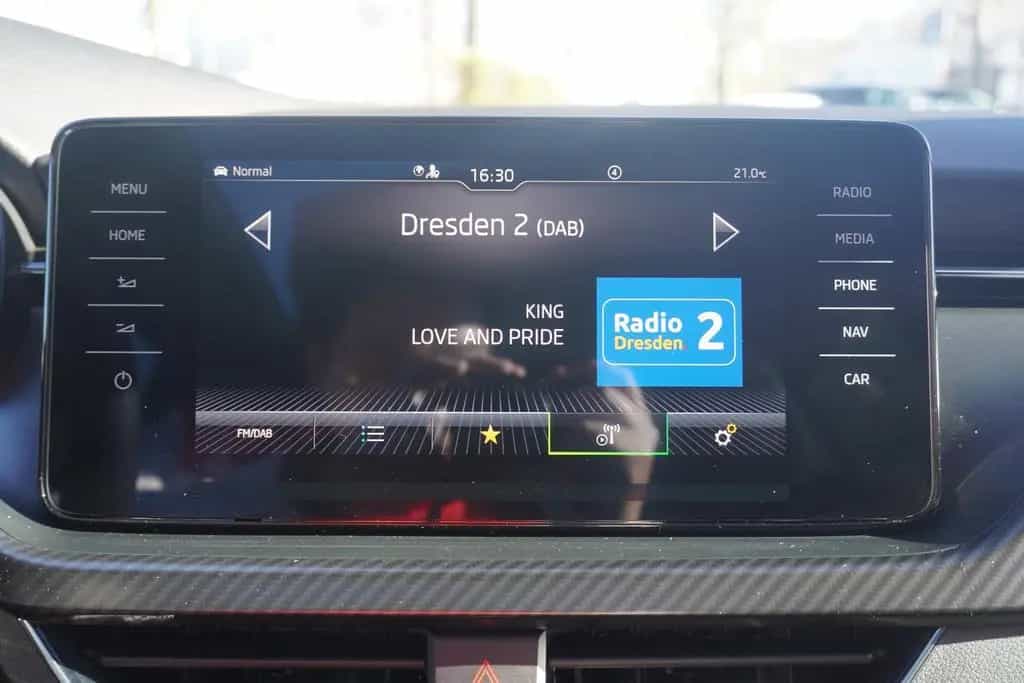Skoda Scala 1.5 TSI Monte Carlo LED Navi ACC Panorama 01/2023-photo-10