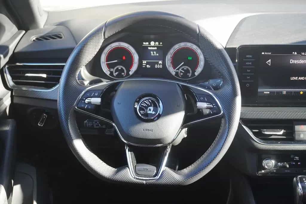 Skoda Scala 1.5 TSI Monte Carlo LED Navi ACC Panorama 01/2023-photo-9