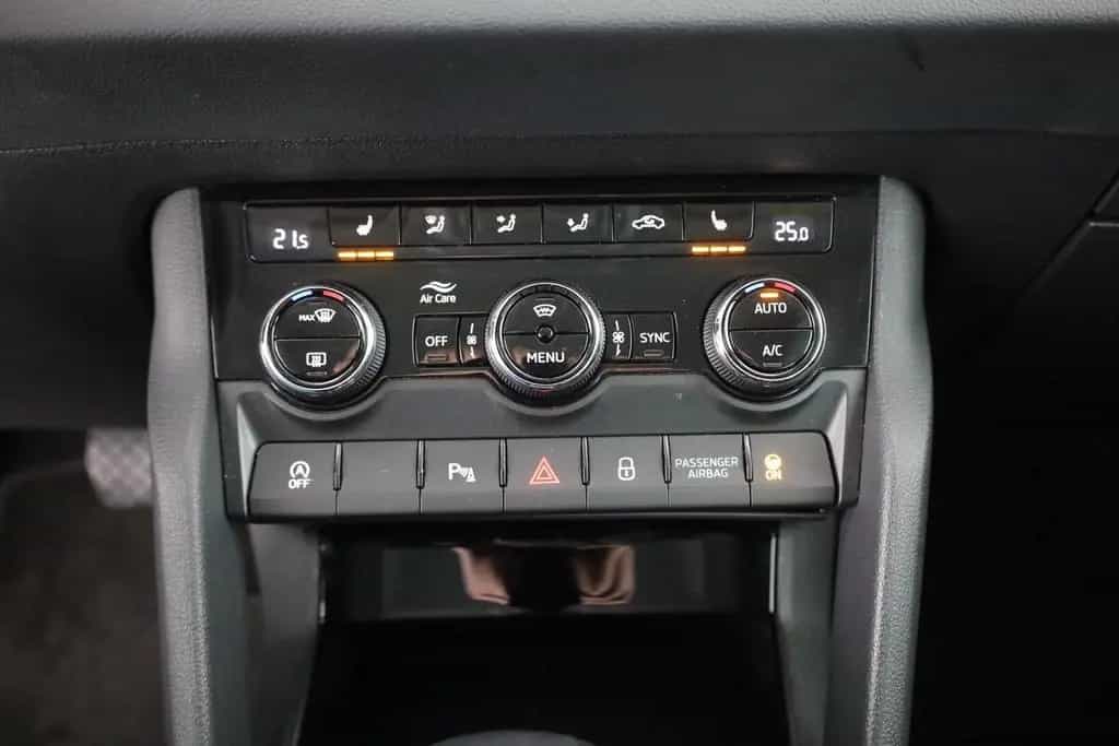 Skoda Karoq 1.5 TSI DSG Ambition LED Navi ACC Kamera 11/2022-photo-11