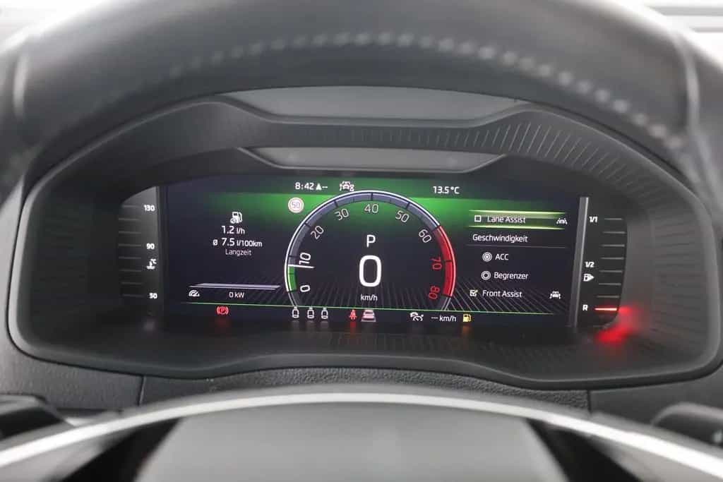 Skoda Karoq 1.5 TSI DSG Ambition LED Navi ACC Kamera 11/2022-photo-17