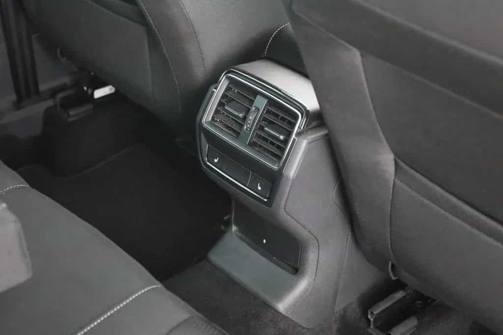 Skoda Karoq 1.5 TSI DSG Ambition LED Navi ACC Kamera 11/2022-photo-28