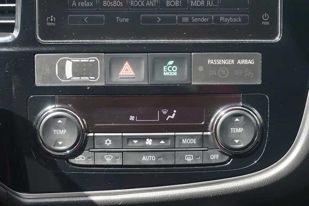 Mitsubishi Outlander 2.0 MIVEC Edition Kamera Tempomat DAB 01/2018-photo-11