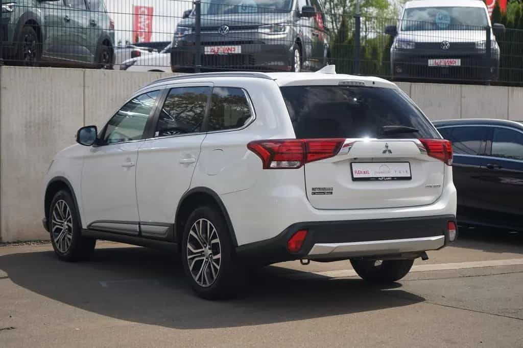 Mitsubishi Outlander 2.0 MIVEC Edition Kamera Tempomat DAB 01/2018-photo-2