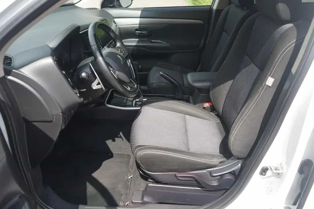 Mitsubishi Outlander 2.0 MIVEC Edition Kamera Tempomat DAB 01/2018-photo-22