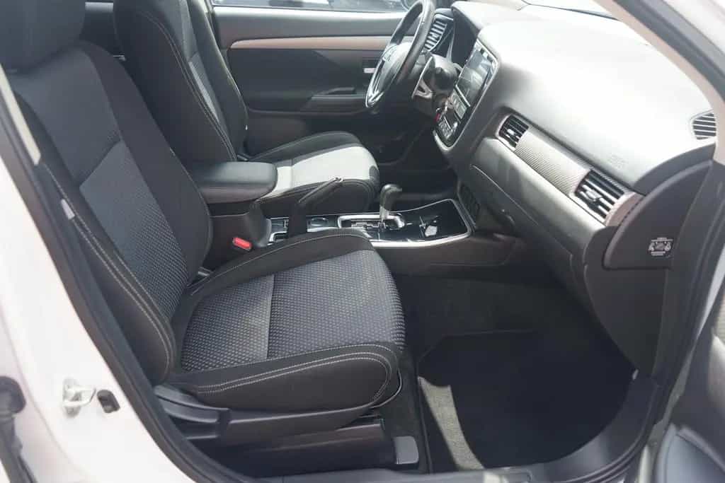 Mitsubishi Outlander 2.0 MIVEC Edition Kamera Tempomat DAB 01/2018-photo-23