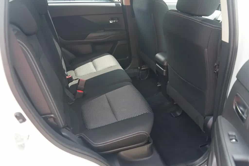 Mitsubishi Outlander 2.0 MIVEC Edition Kamera Tempomat DAB 01/2018-photo-24