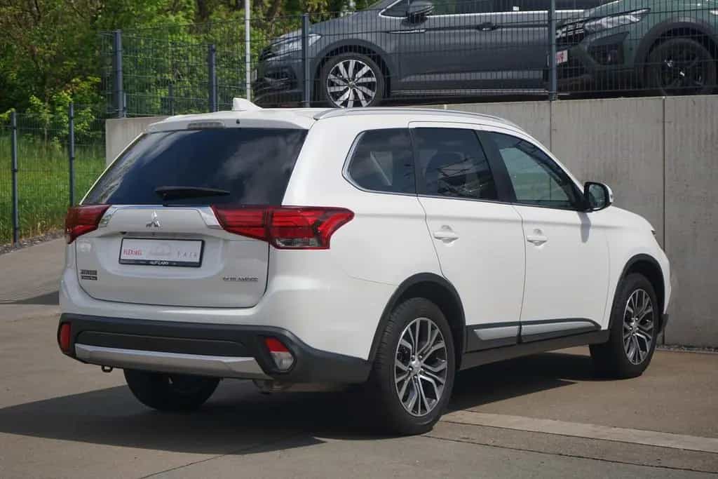 Mitsubishi Outlander 2.0 MIVEC Edition Kamera Tempomat DAB 01/2018-photo-4