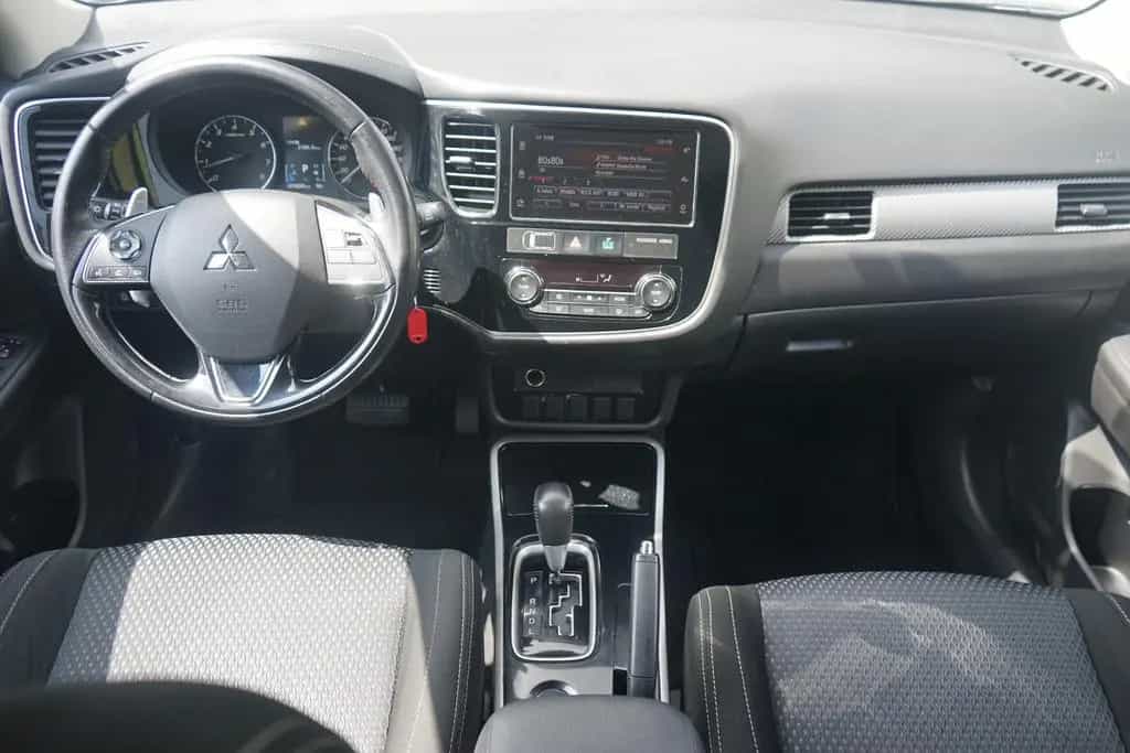Mitsubishi Outlander 2.0 MIVEC Edition Kamera Tempomat DAB 01/2018-photo-7