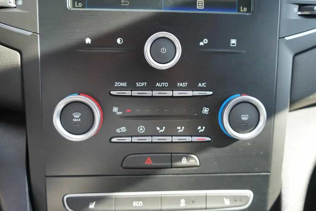 Renault Megane Grandtour 1.2 TCE Navi Sitzheizung DAB 08/2018-photo-25