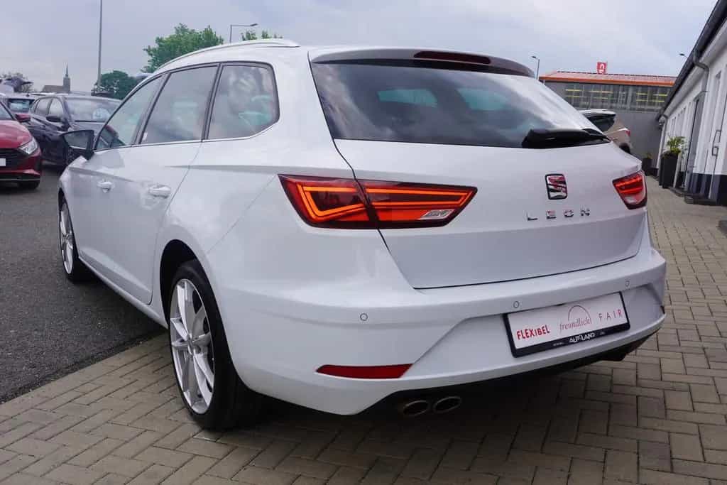 Seat Leon Sportstourer 1.5 Xcellence 06/2020-photo-2