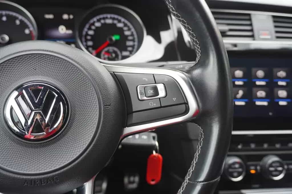 Volkswagen Golf VII 1.5 R-Line LED Alcantara DAB Sportsitze 01/2018-photo-19