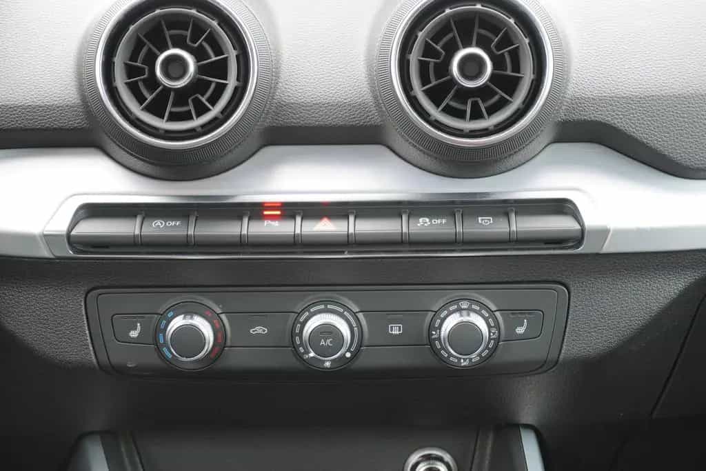 Audi Q2 1.4 TFSI basis B&O Teilleder Sitzheizung Navi 05/2018-photo-18