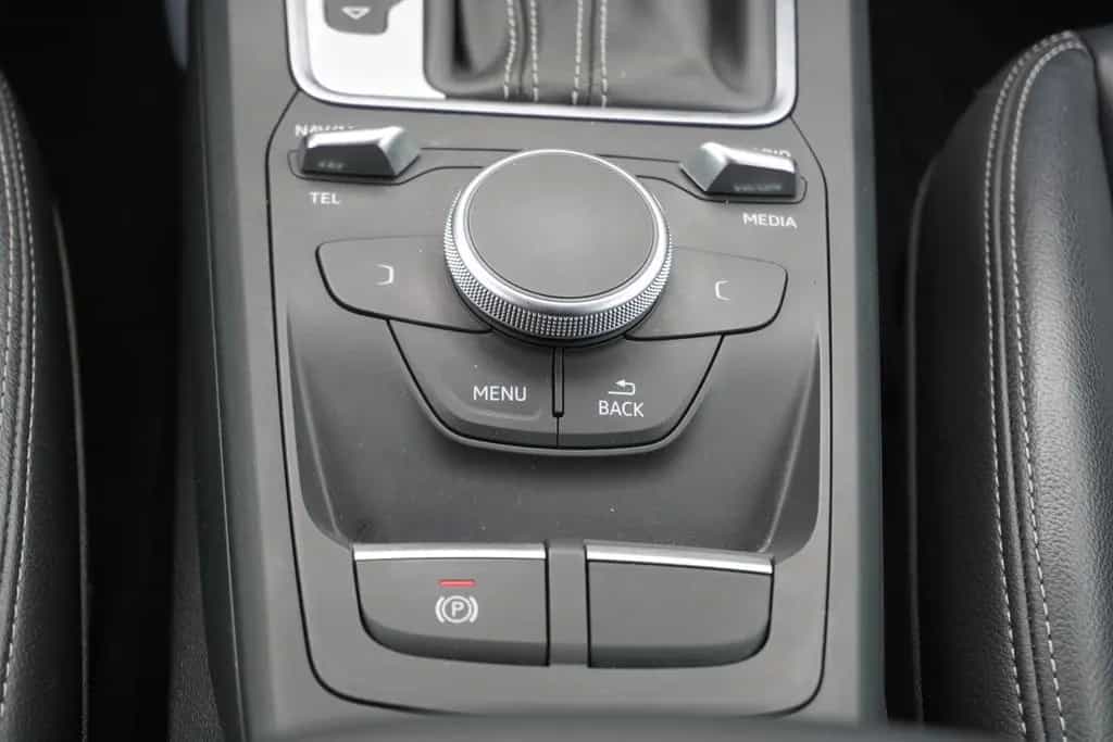 Audi Q2 1.4 TFSI basis B&O Teilleder Sitzheizung Navi 05/2018-photo-20