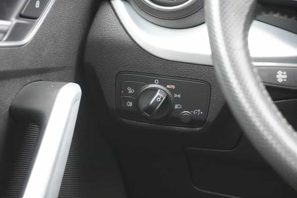 Audi Q2 1.4 TFSI basis B&O Teilleder Sitzheizung Navi 05/2018-photo-21