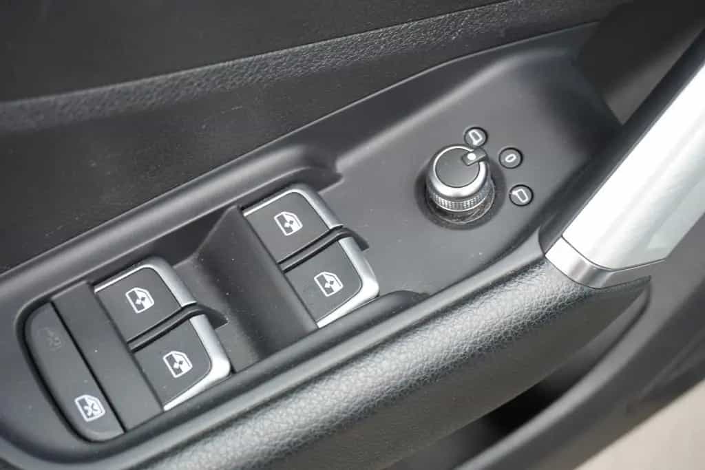Audi Q2 1.4 TFSI basis B&O Teilleder Sitzheizung Navi 05/2018-photo-23