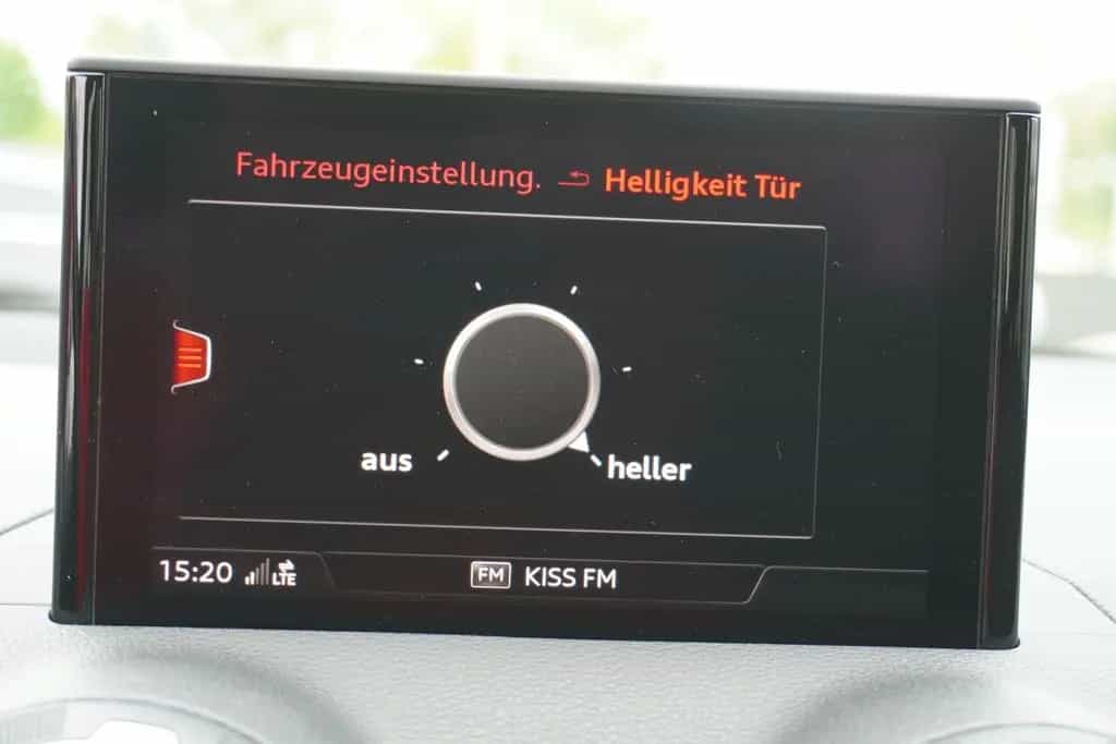 Audi Q2 1.4 TFSI basis B&O Teilleder Sitzheizung Navi 05/2018-photo-30