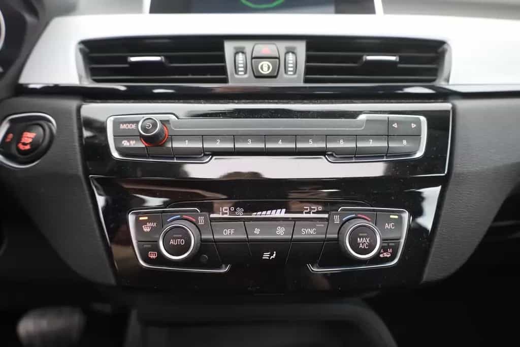 BMW X1 sDrive 20i Advantage Navi Panorama Tempomat 06/2019-photo-11