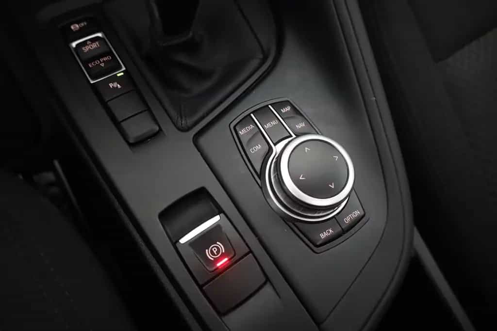 BMW X1 sDrive 20i Advantage Navi Panorama Tempomat 06/2019-photo-13